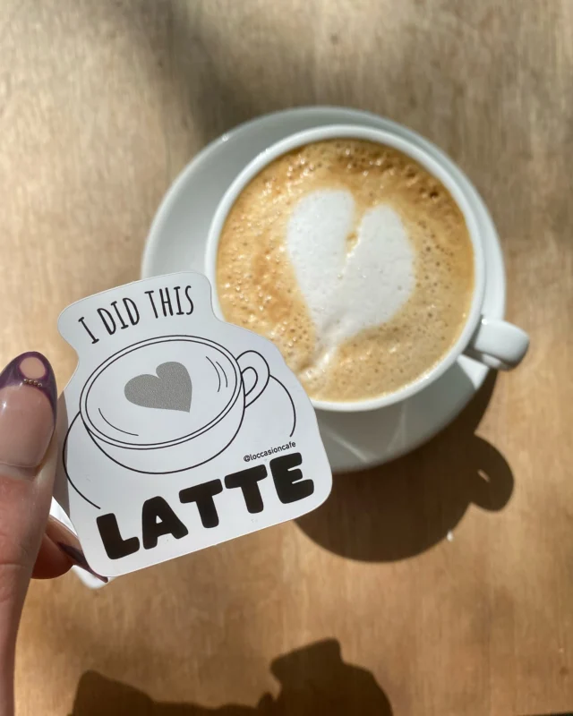 I DID THIS LATTE ❤️💪

➡️ Un nouvel autocollant pour rejoindre la planche que nous avons crée en début d’année ! 

(Mention spéciale à tous les futurs participants aux ateliers de latte art, qui recevrons l’autocollant gratuitement comme guise de certificat au latte art) 👀☕️

Alors à très vite au café ou bien autour d’un atelier de latte art 🫶🏻